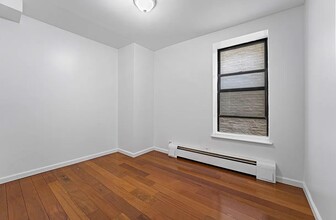 58 W 106th St in New York, NY - Building Photo - Building Photo