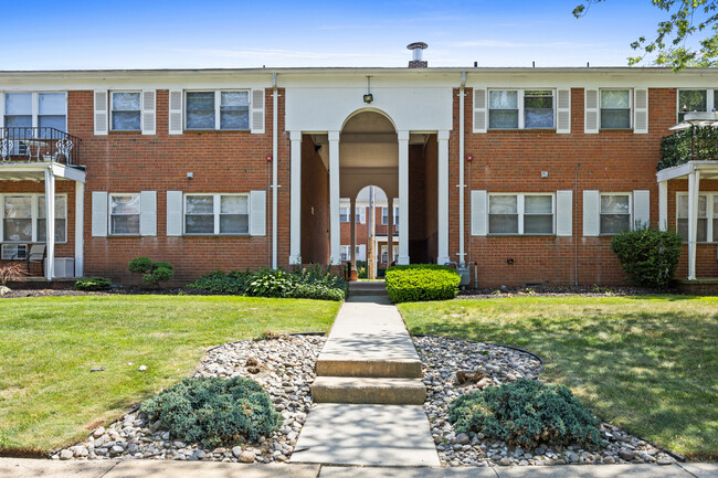 Sunnybrae Apartments in Hamilton, NJ - Building Photo - Building Photo