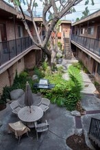 Rock Glen Villa...Gorgeous Newly Remodeled Apartments In Glendale Neighborhood! in Glendale, CA - Foto de edificio - Interior Photo