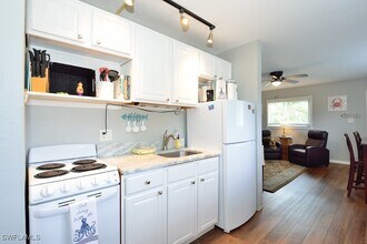 8127 Country Rd in Ft. Myers, FL - Building Photo - Building Photo