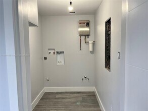 2732 NW 16th St in Miami, FL - Building Photo - Building Photo