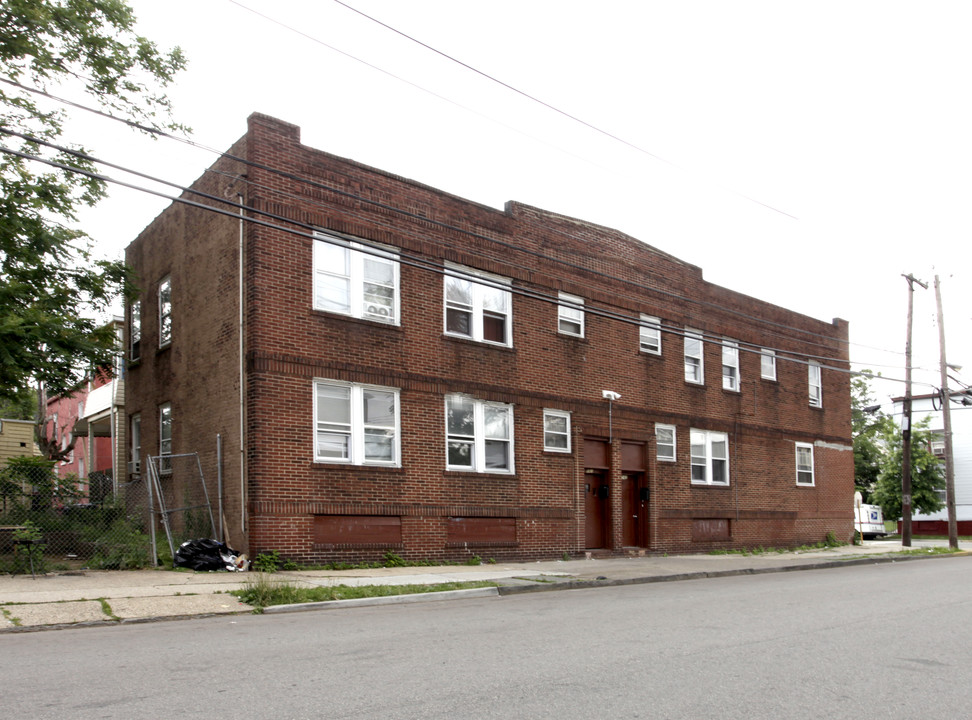 561-563 E 6th St in Elizabeth, NJ - Building Photo