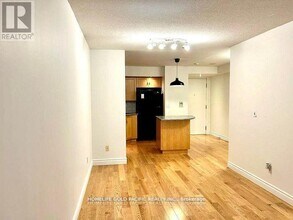 250 Wellington St W in Toronto, ON - Building Photo - Building Photo