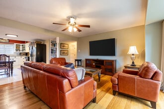 805 Regal Rd in Encinitas, CA - Building Photo - Building Photo