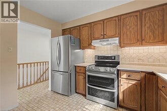 114 Dovercliffe Rd in Guelph, ON - Building Photo - Building Photo