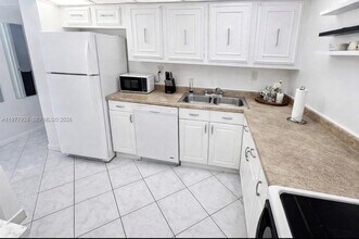 2101 Atlantic Shores Blvd in Hallandale Beach, FL - Building Photo - Building Photo