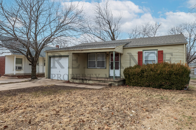 2115 S Washington Ave in Wichita, KS - Building Photo - Building Photo