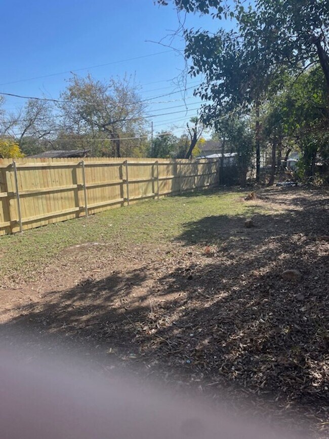 3536 S Littlejohn Ave in Fort Worth, TX - Building Photo - Building Photo