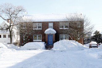 260 Main St in Medford, MA - Foto de edificio - Building Photo