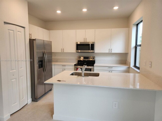 13071 SW 232nd Ln in Princeton, FL - Building Photo - Building Photo