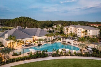 Town Treeline in Ft. Myers, FL - Foto de edificio - Building Photo