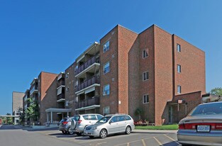 Mapleview Apartments in St Catharines, ON - Building Photo
