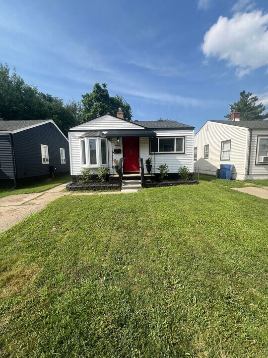 11067 Paige Ave in Warren, MI - Building Photo