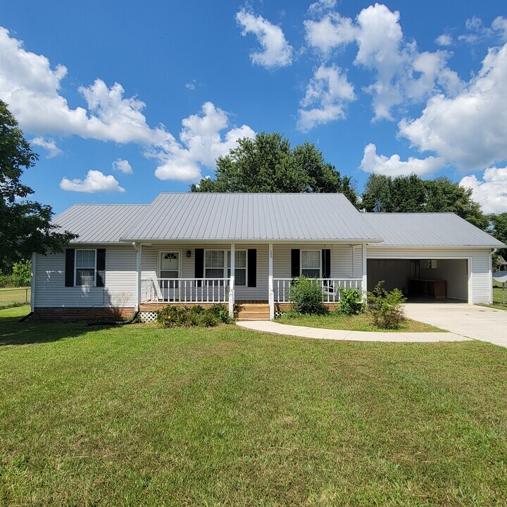 1008 Fisk Park Dr in Cookeville, TN - Foto de edificio