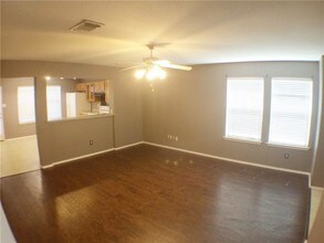 2301 Kingsway Dr in Arlington, TX - Building Photo - Building Photo