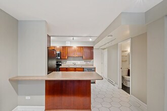 5854 N Kenmore Ave, Unit 2B in Chicago, IL - Building Photo - Building Photo