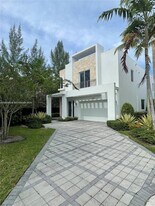 6855 NW 103rd Ave in Doral, FL - Building Photo