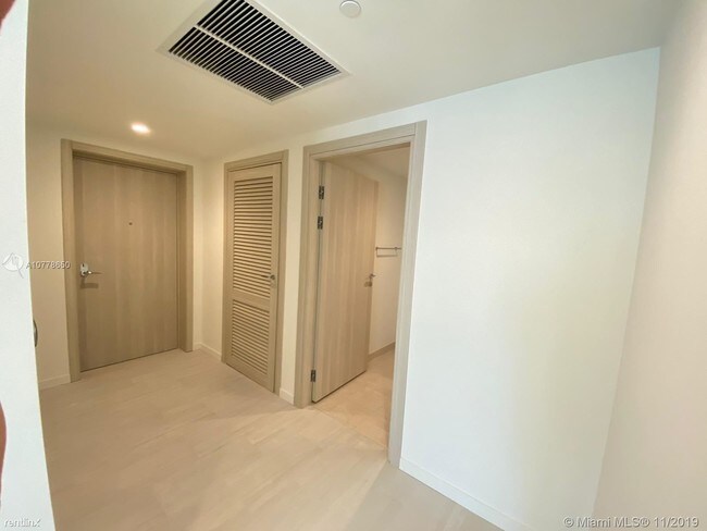 1000 Brickell Ave-Unit -# 3701 in Miami, FL - Building Photo - Building Photo