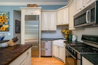 1 Seaview Ave in Newport, RI - Building Photo - Building Photo