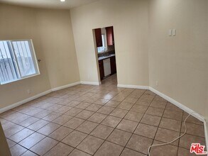 750 E 40th Pl in Los Angeles, CA - Building Photo - Building Photo