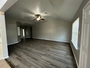 4211 Oakland Falls Dr in Missouri City, TX - Building Photo - Building Photo
