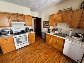 211 Holland St, Unit 2 in Somerville, MA - Building Photo