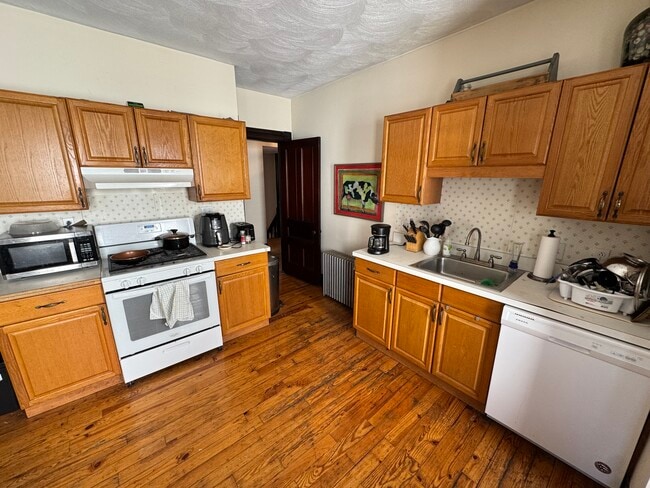 211 Holland St, Unit 2