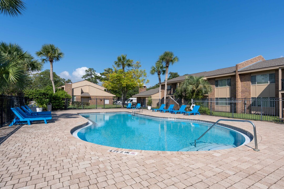 Woodlake Park Apartments in Jacksonville, FL - Foto de edificio