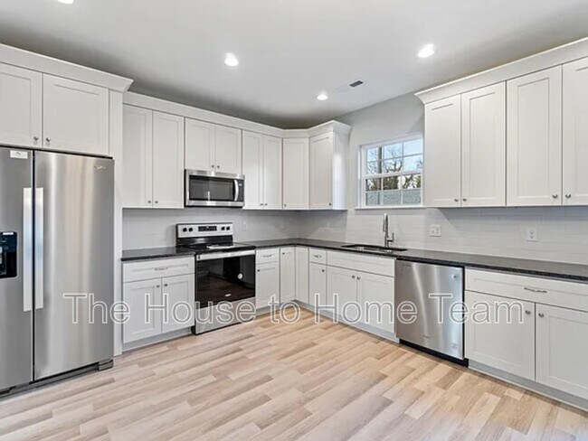 1026 Norview Ave in Norfolk, VA - Building Photo - Building Photo