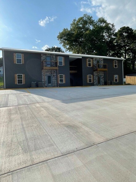 130 S Main St, Unit 2 in South Carthage, TN - Building Photo