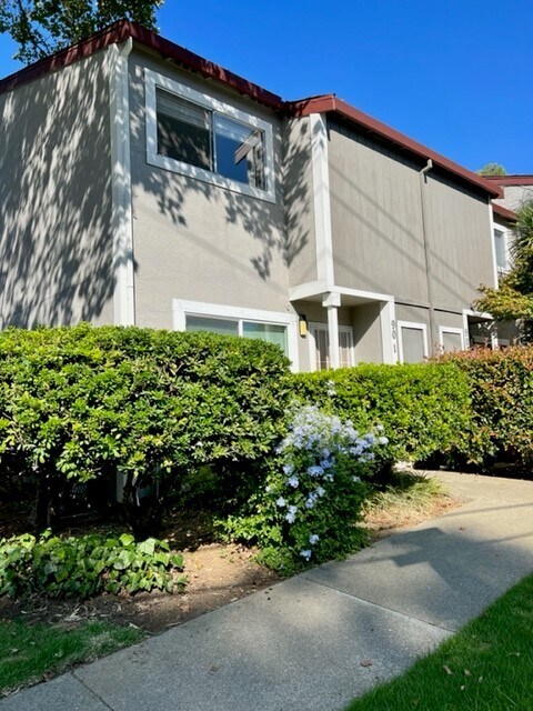 901 Veterans Dr in Martinez, CA - Building Photo