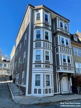 777 Parker St, Unit 1 in Boston, MA - Foto de edificio - Building Photo