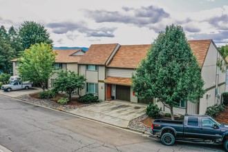 Atkinsonville Apartments in Roseburg, OR - Building Photo - Building Photo