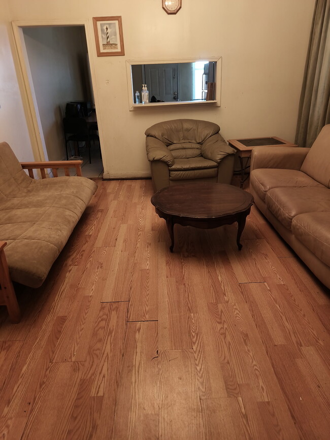 1615 N Ellamont St in Baltimore, MD - Foto de edificio - Building Photo