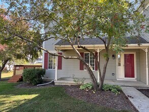 162 Village Creek Dr in Lake In The Hills, IL - Building Photo - Building Photo