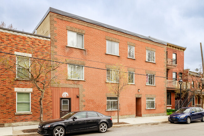 2447 Grand Trunk St in Montréal, QC - Building Photo - Building Photo