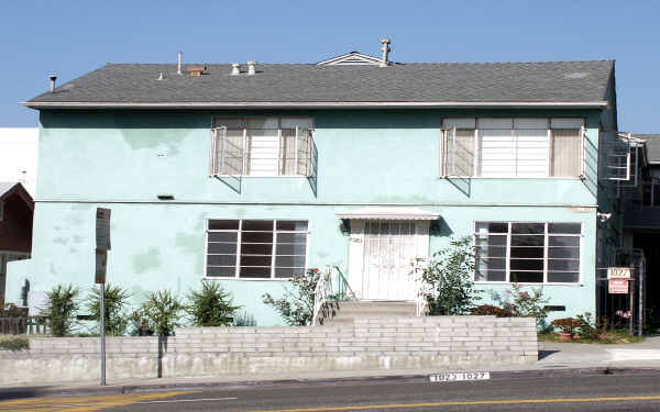 1023 N San Vicente Blvd in West Hollywood, CA - Building Photo