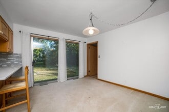 38W686 Glenview Dr in St. Charles, IL - Building Photo - Building Photo