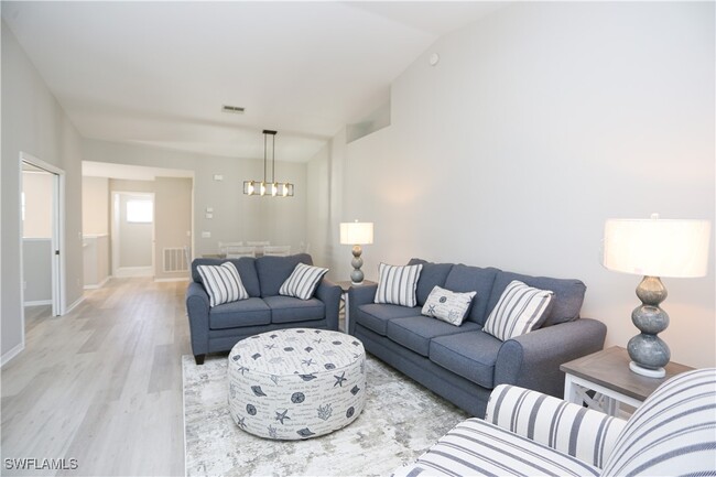 5636 Whisperwood Blvd in Naples, FL - Building Photo - Building Photo