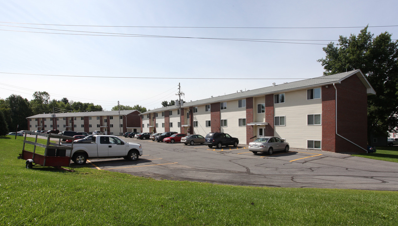 Maple Knoll Apartments in Johnstown, NY - Building Photo