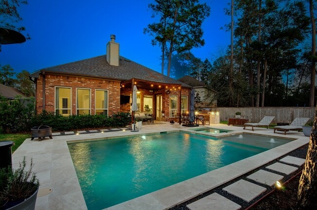 property at 34 W Lasting Spring Cir