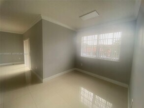 11601 SW 2nd St in Pembroke Pines, FL - Foto de edificio - Building Photo