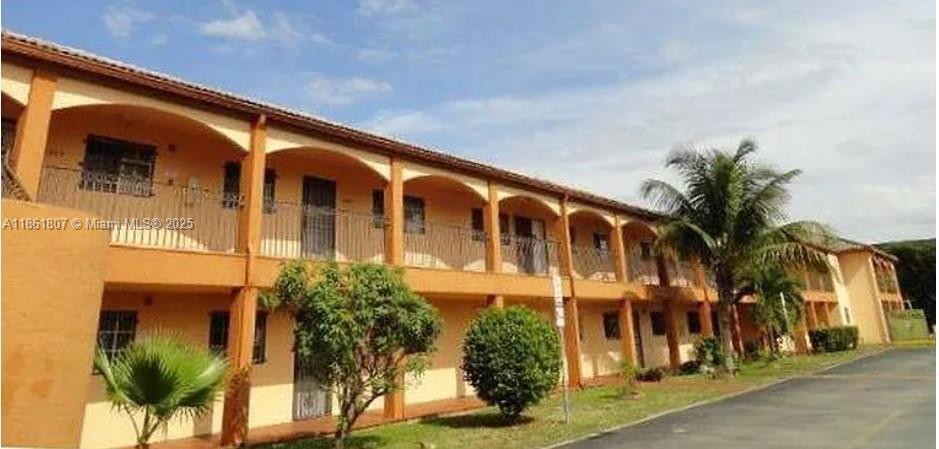 8851 NW 119th St in Hialeah, FL - Building Photo
