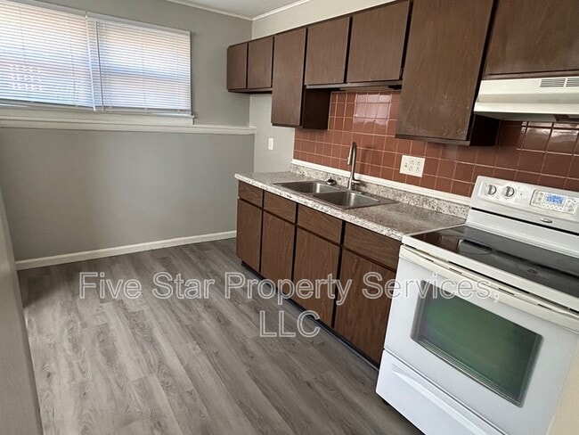 property at 629 W Washington St
