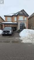 7 Sinatra St in Brampton, ON - Building Photo