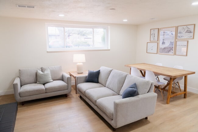 6805 S Nye Dr, Unit Apartment