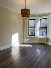 6086 70th Ave, Unit Parlor Floor in Ridgewood, NY - Building Photo - Building Photo