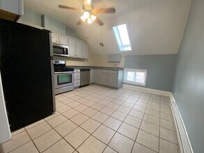 58 Shawmut Ave, Unit 3 in New Bedford, MA - Building Photo - Building Photo