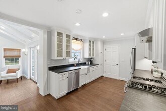 8436 Burning Tree Rd in Bethesda, MD - Building Photo - Building Photo