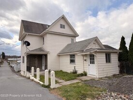 330R Cherry St in Scranton, PA - Building Photo